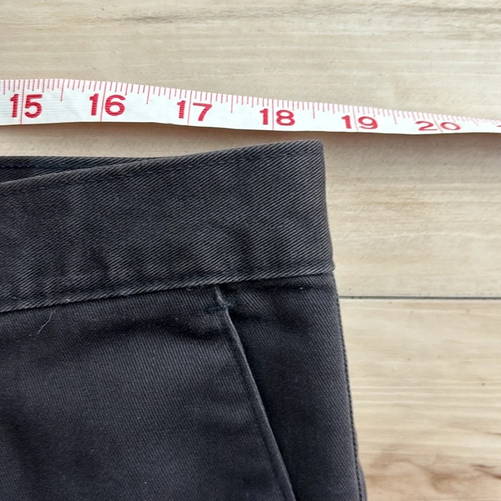Haggar Mens Black Khaki Pants. Excellent Condition. 38 waist and 33 inch inseam.